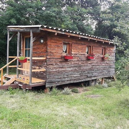 Charmante Roulotte Atypique Jaujac Buitenkant foto