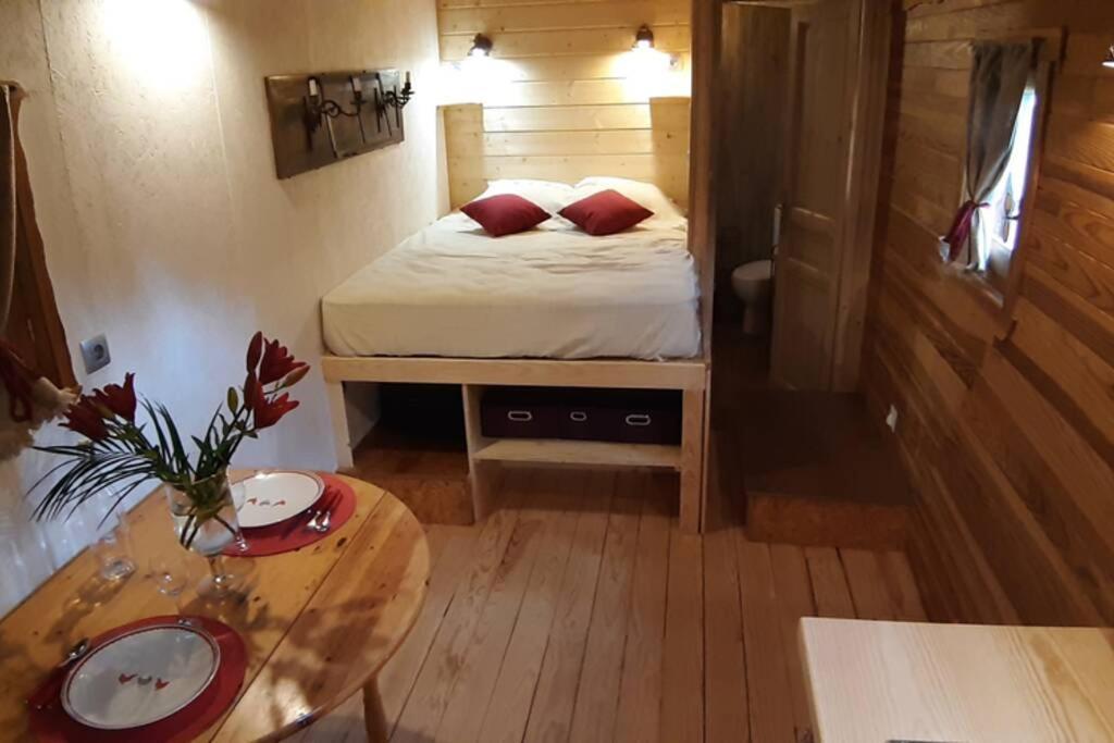 Charmante Roulotte Atypique Jaujac Buitenkant foto
