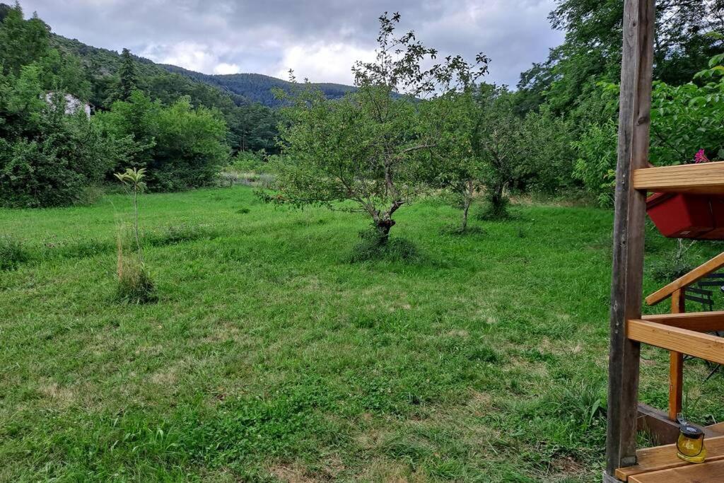 Charmante Roulotte Atypique Jaujac Buitenkant foto