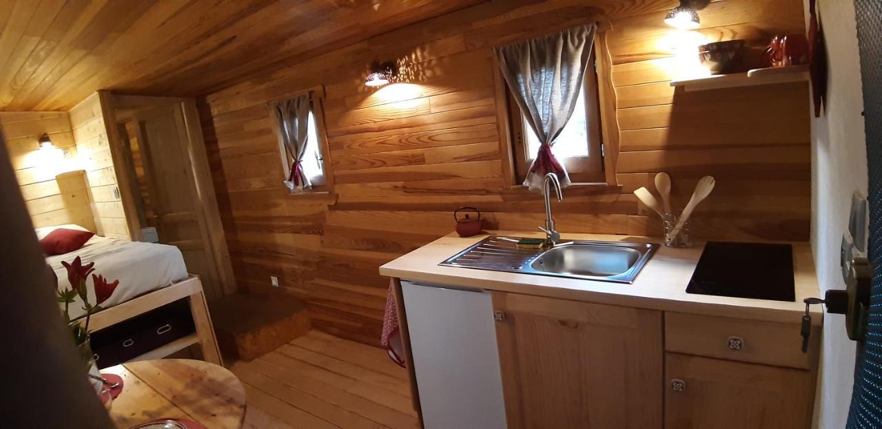 Charmante Roulotte Atypique Jaujac Buitenkant foto