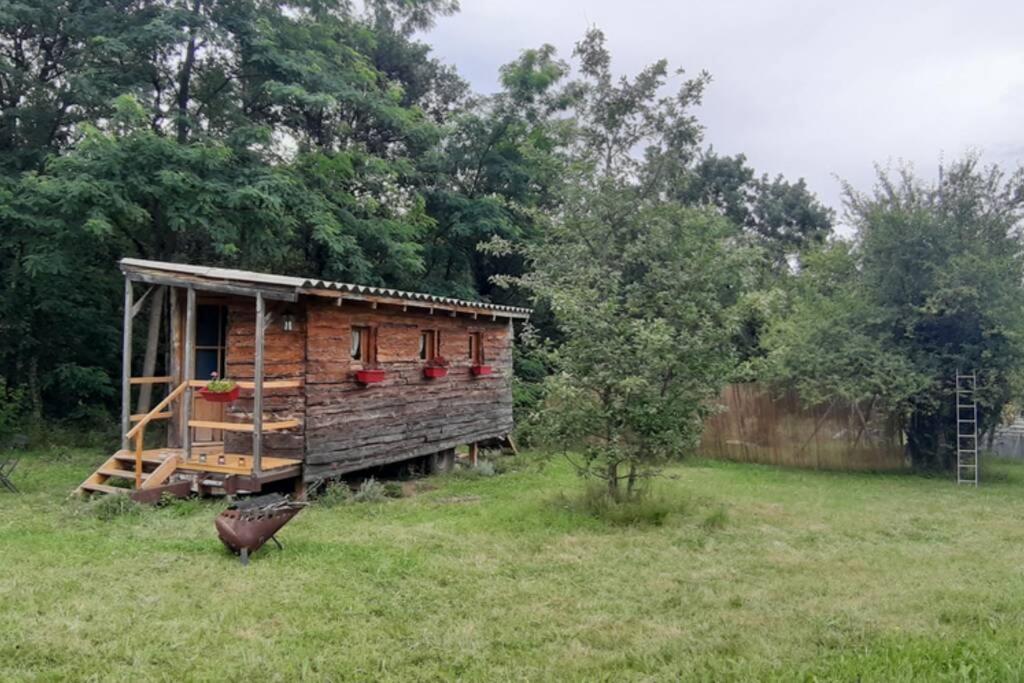 Charmante Roulotte Atypique Jaujac Buitenkant foto